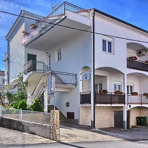 apartments-milenka-trogir.splithotels.org/